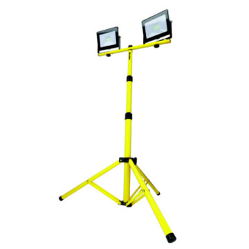 REF20X2 Reflector de LED delgado con doble soporte telescópico 2 x 20 W 2 x 1,900 lm