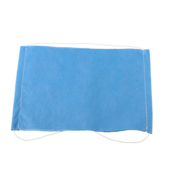 CUBB03 Paquete de 50 cubrebocas desechable de 3 capas compuesto de tela no tejida de poliéster de 12.2 cm x 17 cm en color azul 